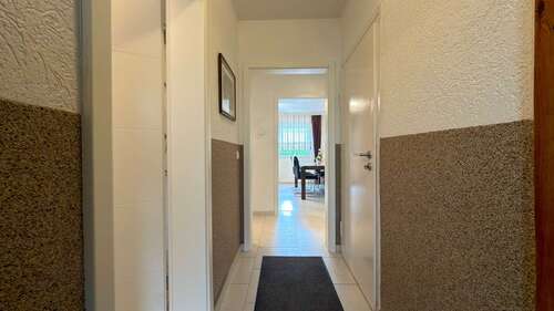 Flur - 5 Zimmer Reihenmittelhaus in Bönen