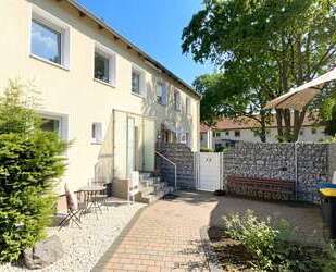 Modernisiertes Reihenhaus mit Wellnessbad, Gäste-WC, Keller & 248 m² Grundstück - Bönen