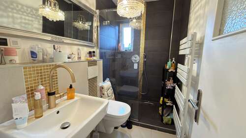 Badezimmer - 4 Zimmer Etagenwohnung zum Kaufen in Essen