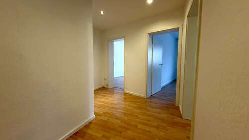 Flur - Etagenwohnung mit 76,00 m&sup2; in Essen zur Miete