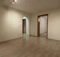 Gepflegte 3,5-Zimmer-Dachgeschosswohnung mit Einbauküche, Garage und niedrigen Nebenkosten - Gelsenkirchen