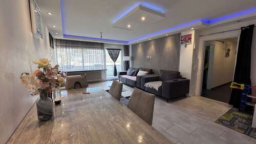 Wohnzimmer/Esszimmer - Traumhafte 3,5-Zimmer-Wohnung mit großem Balkon, herrlicher Aussicht, Garage und inkl.Einbauküche