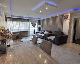 Traumhafte 3,5-Zimmer-Wohnung mit großem Balkon, herrlicher Aussicht, Garage und inkl.Einbauküche - Velbert