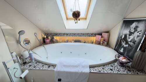 Jacuzzi - 
