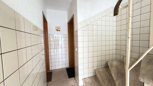 EG Treppenhaus - Mehrfamilienhaus, Wohnhaus mit 302,00 m&sup2; in Dinslaken zum Kaufen