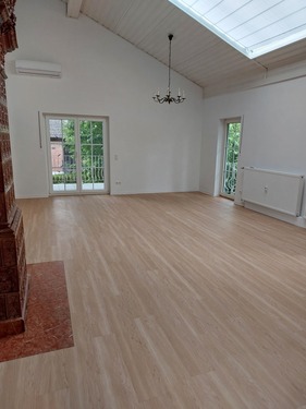 Kleinanzeigen (01) - Luxuriöse Wohnung zu vermieten, 136 qm Wohnfläche, Nähe Frankfurt