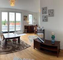 Hochwertig eingerichtete DG-Wohnung mit großer Dachterrasse u. schöner Aussicht auf den Hahneberg - Berlin