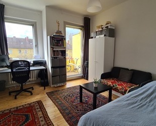 Cozy room in shared apartment - nearby -U6- nah- Gemutliches Zimmer in 2er WG (1.-31.DEC 2025). - Berlin