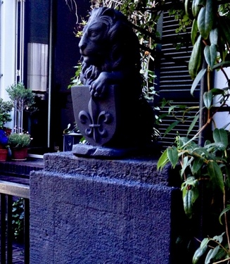 8e4d6976-5796-46c4-bd78-bd3f34d58127 (4) - 105 qm Altbau-Appartment mit Balkon und Wintergarten