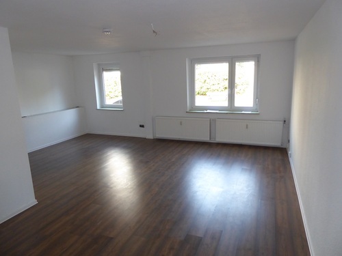 Wohnzimmer Bild 1 - Großzügige 3-Zimmer Wohnung in ruhiger Lage - Ilsede-Groß Lafferde