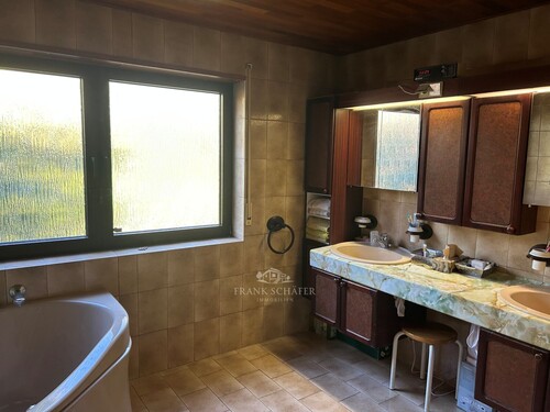 Tageslichtbad mit Dusche und Wanne - 
