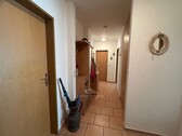Flur aus Blickrichtung Eingangstür - 