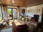 Wohnzimmer mit Balkon - 