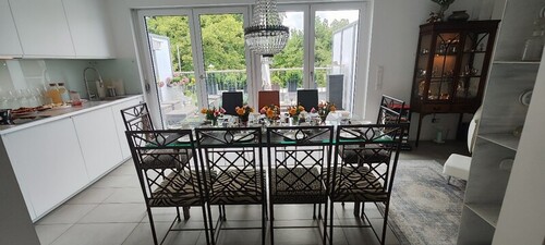 Esstisch_Küchenzeile_Terrasse - 1- Zimmerwohnung in Ebersberg