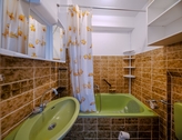 11-Badezimmer-mit-Badewanne - 