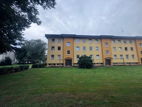 Außenansicht des Gebäudes - Attraktive Lage in Lübeck-Marli: Gepflegte 2,5-Zimmer-Wohnung im Grünen auf Erbpachtbasis