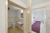Behindertengerechte Toilette / Flur - 