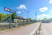 Bahnhof in unmittelbarer Umgebung - 