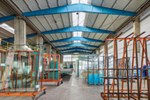 2 große Hallen mit Kränen - 