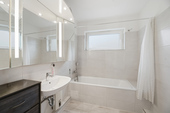 Badezimmer mit Badewanne - 