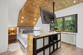 Modernes Schlafzimmer mit Blick ins Grüne - 5 Zimmer Einfamilienhaus in Hammoor