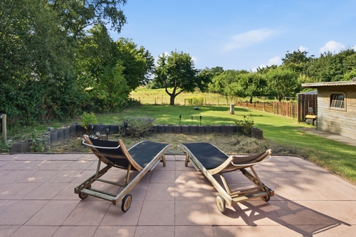 Terrasse mit großem Garten - 
