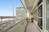 Große Loggia mit vollverglaster Fensterfront - 