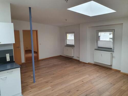 Wohnzimmer - 2-Zimmer Wohnung für Einzelperson in Stuttgart-Ost zu vermieten