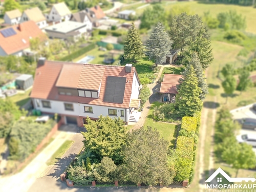 Drohnenfoto Straßenseite - 5 Zimmer Doppelhaushälfte zum Kaufen in Zielitz