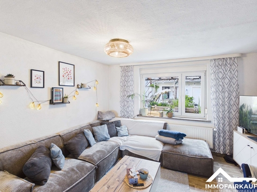 Wohnzimmer - 3 Zimmer Doppelhaushälfte zum Kaufen in Magdeburg