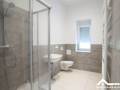 Bad - 3 Zimmer Etagenwohnung zur Miete in Magdeburg