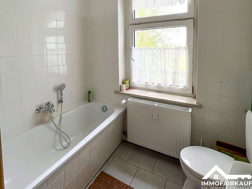 Bad mit Wanne - 1 Zimmer Anlageobjekt in Magdeburg