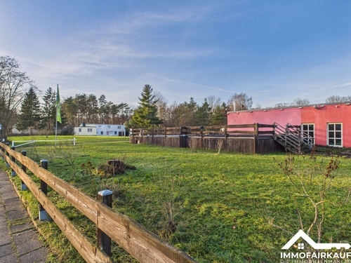 Außenanlage mit Freisitz - 