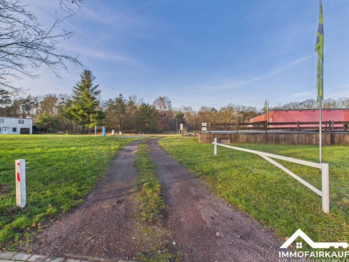 Einfahrt Stellplatz - 