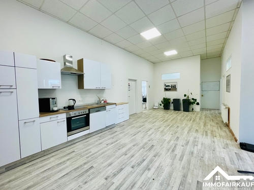 Küche und Eingangsbereich - Büro in Hohe Börde