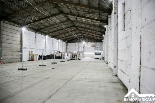 Blick auf die Ein-Ausfahrt - Lagerfläche in Ottersleben 100m²