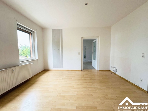 Wohnzimmer mit Durchgang - 