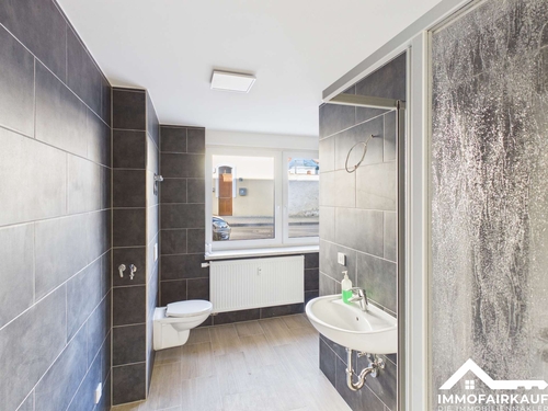 Tageslicht Badezimmer - 1 Zimmer Erdgeschoßwohnung zur Miete in Magdeburg