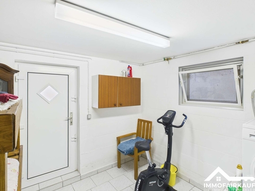 Waschküche mit Außentreppe - 