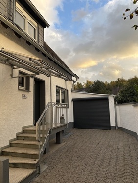 Bild 1 - Frisch renoviertes Haus mit großem Garten, Terrasse & Gartenhaus – ruhig gelegen, trotzdem zentral