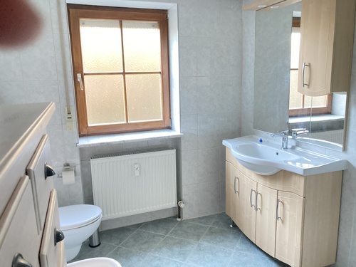 Badezimmer (1) - 3- Zimmerwohnung mit 74,00 m&sup2; in Ingolstadt zur Miete