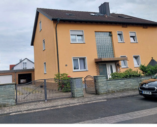 4-Zimmer Erdgeschosswohnung mit (106 m²) mit Garage, Carport & Garten - Karlstein am Main