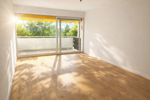Wohnzimmer - Erstbezug nach Sanierung: 3-Zi.-Wohnung mit Balkon im 2. OG