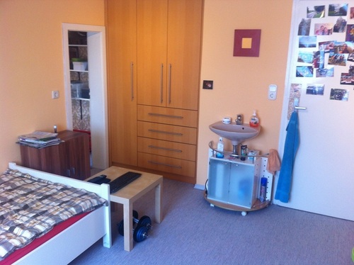 Süd-Zimmer - Waschbecken - 1- Zimmer mit 16,00 m&sup2; in Gaimersheim zur Miete