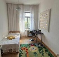 WG-Zimmer-Lebenskunst - 400,00&nbsp;EUR Kaltmiete, ca.&nbsp; 13,50&nbsp;m&sup2;&nbsp;Wohnfl&auml;che in Fürth (PLZ: 90765)