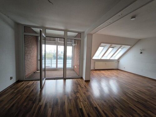 Wohn- Essbereich mit Wintergarten/Balkon - 