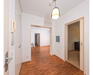Provisionsfreie, helle und familienfreundliche 4-Zimmer-Wohnung mit Stellplatz in Berlin-Nikolassee