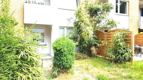 Terrasse Richtung Haus - 1 Zimmerwohnung zur Miete in Iserbrook