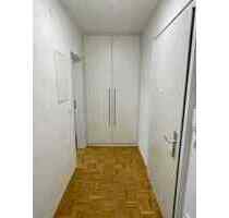 Möblierte 1-Zimmer-Wohnung mit Balkon - München