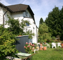 Freistehende Immobilie mit Einliegerwohnung und unverbaubarer Aussicht - Sonnenberg-Winnenberg